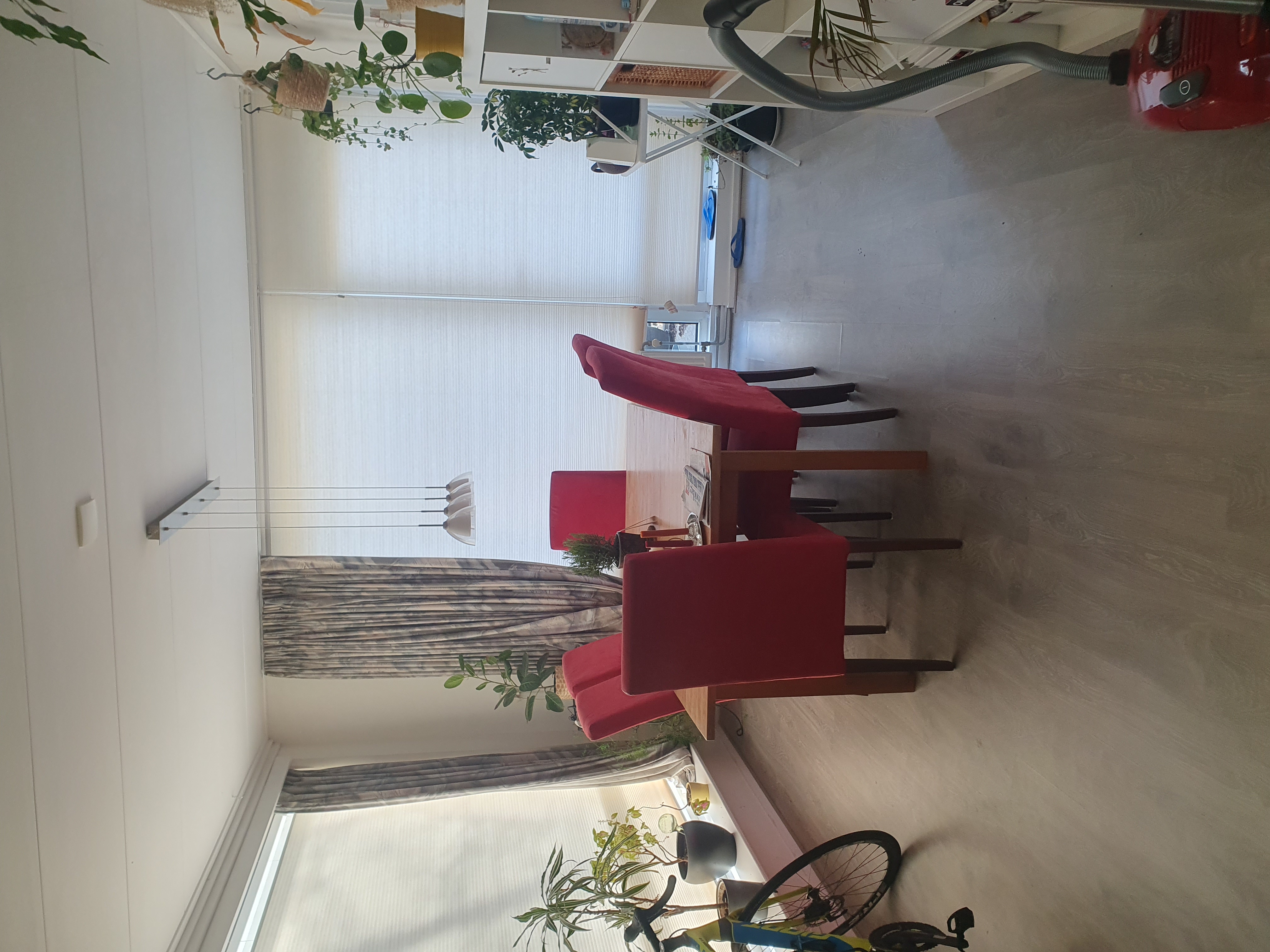 Kamer beschikbaar in klein vrouwenhuis