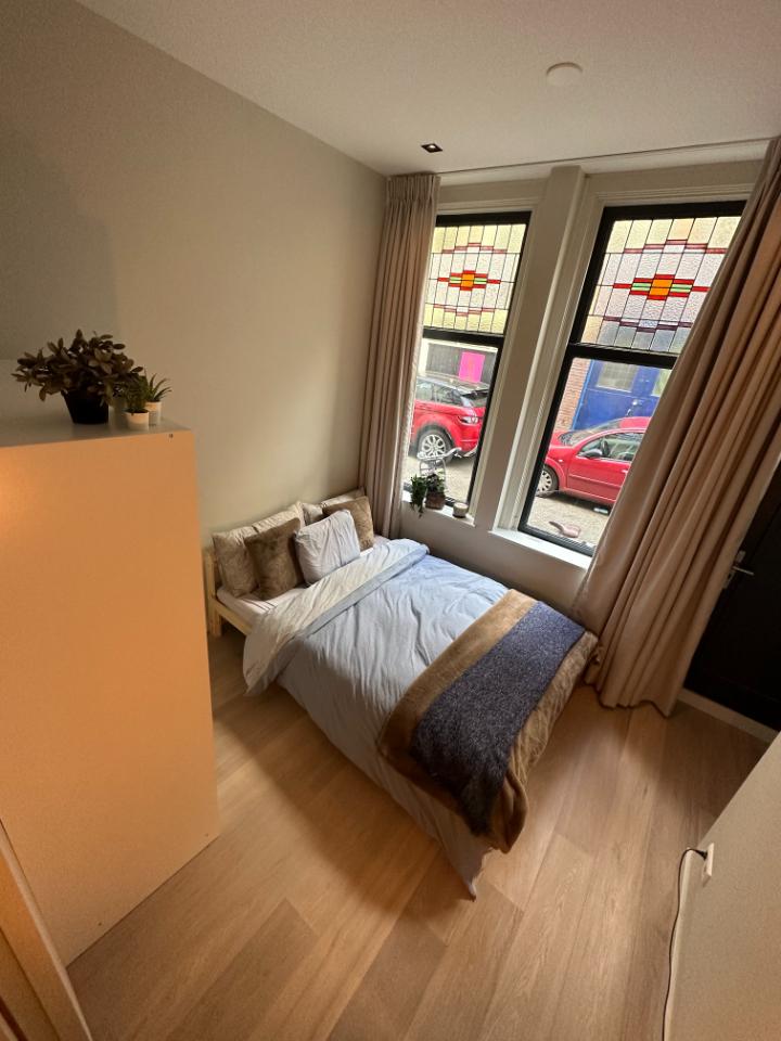 KAMER IN DE JORDAAN!