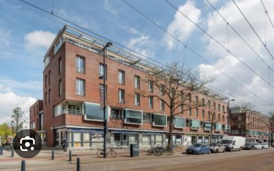 Only female students! - Van Oosterzeestraat 157157