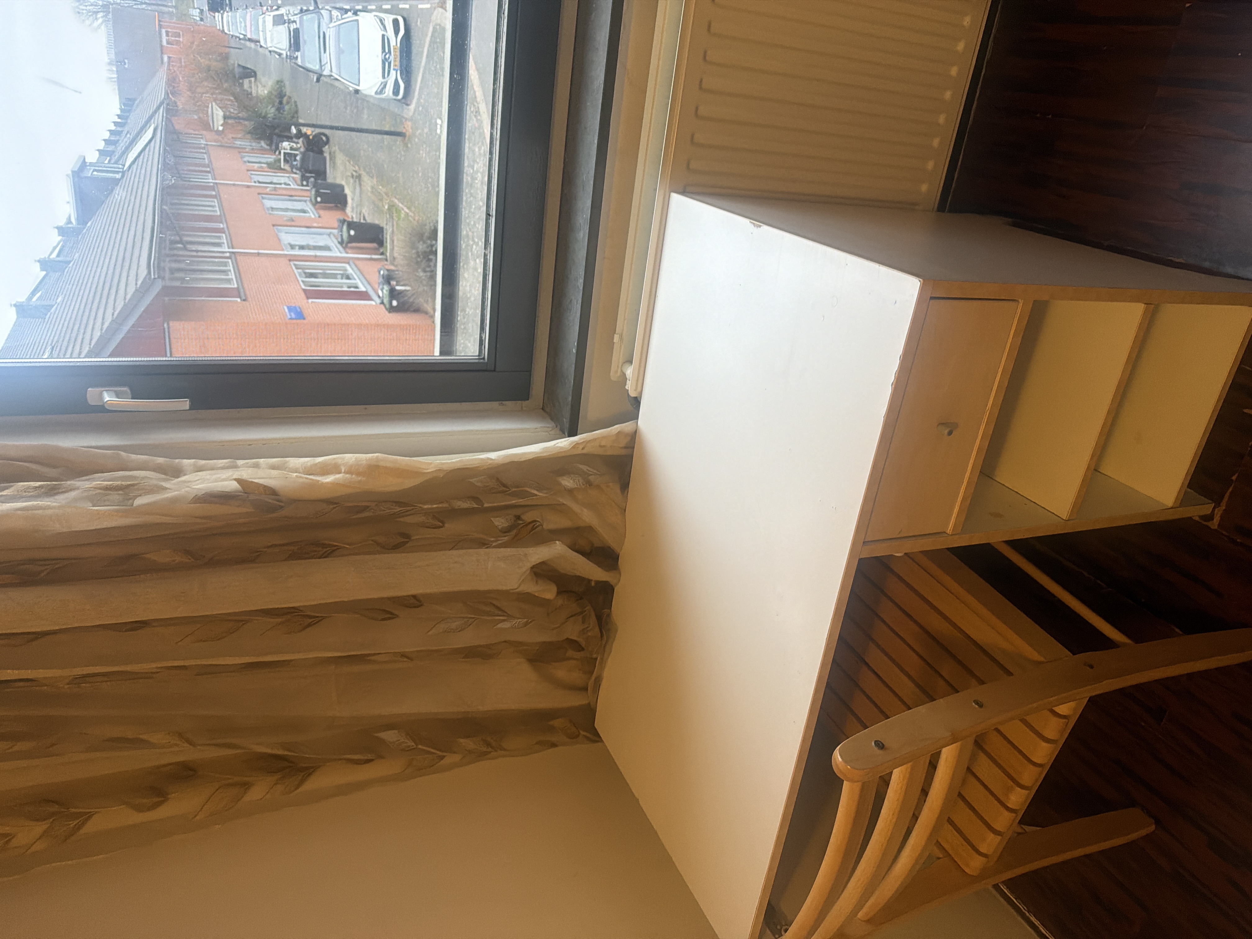 Fully furnished room available!
