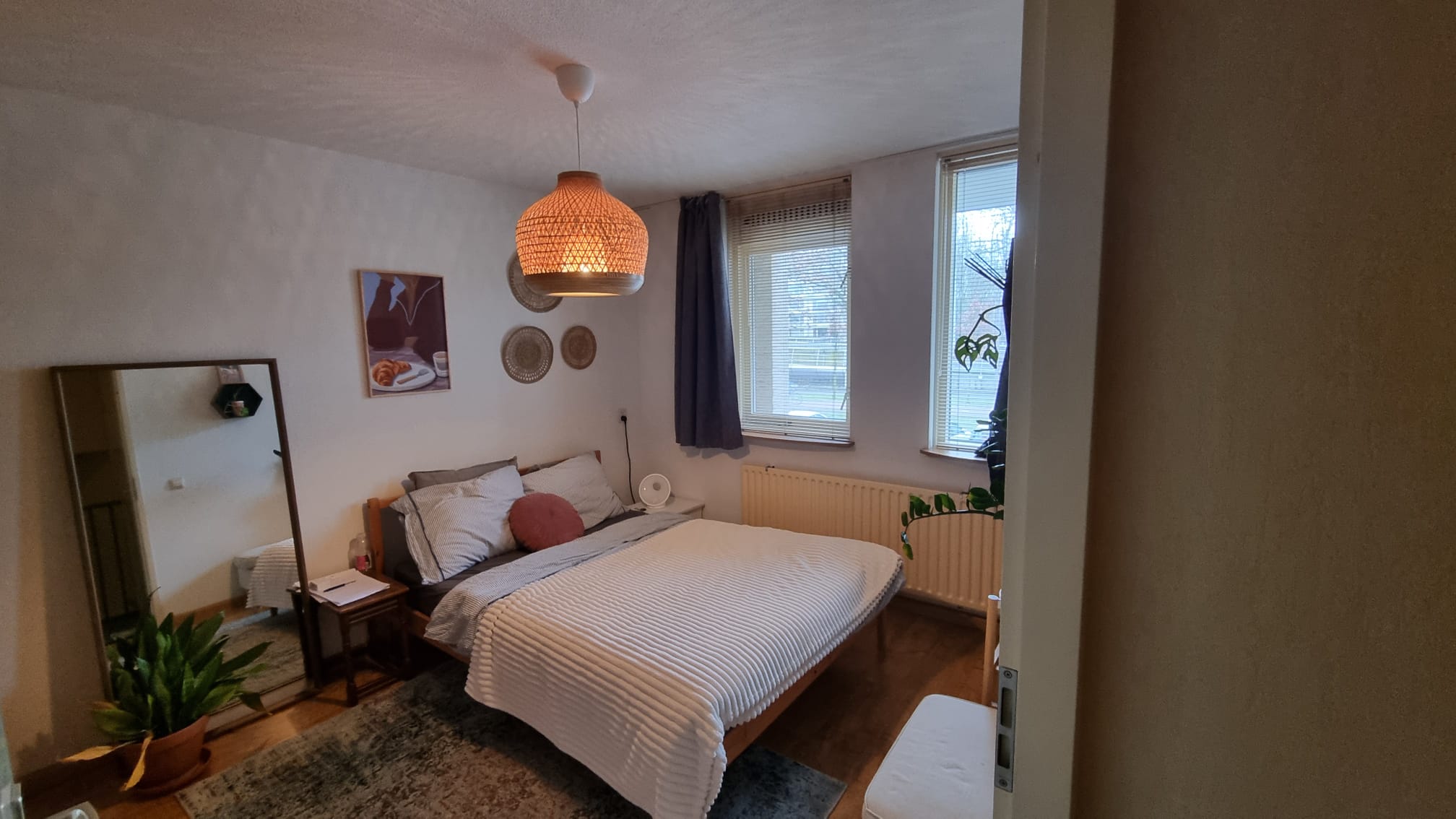 Sunny bedroom available in central Utrecht