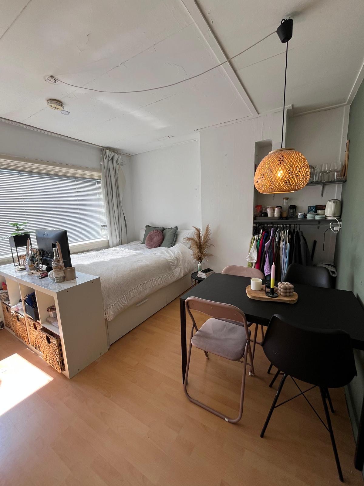 Standard queen room - The Social Hub Groningen
