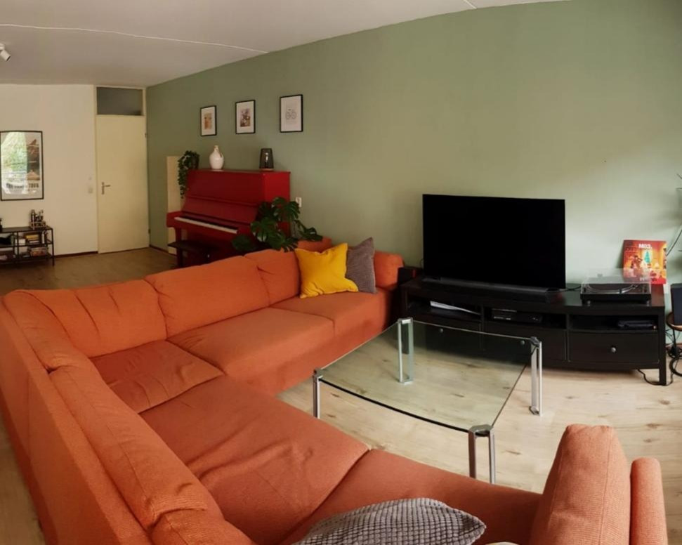 Kamer in groot appartement in Rivierenbuurt