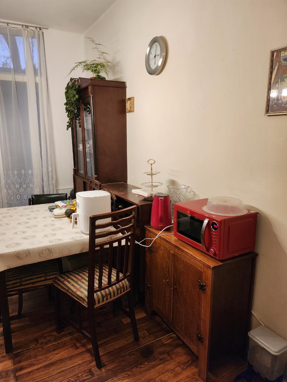 Een huurkamer in een gezellige buurt.