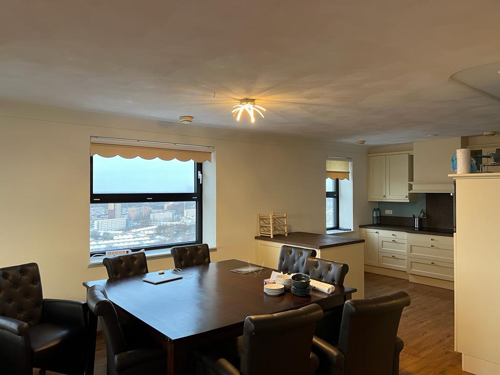 Kamer te huur in groot appartement