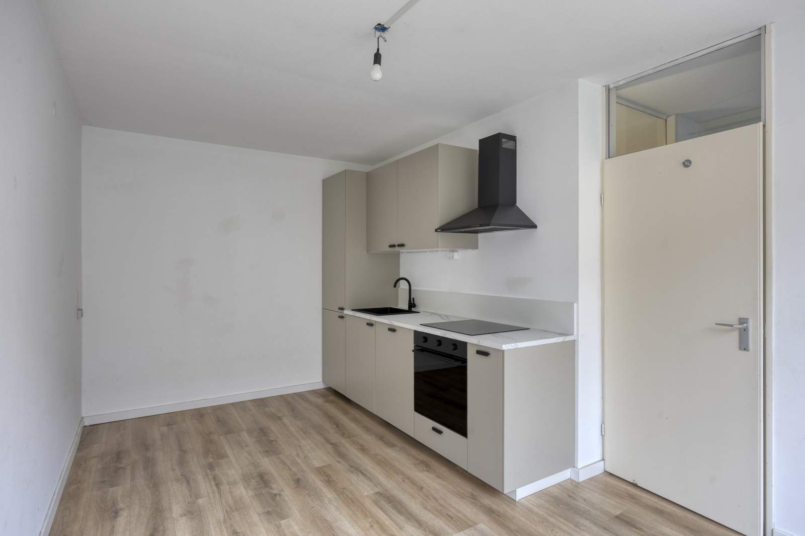 Studio met eigen keuken in een studenten huis - Lissabonerf 3