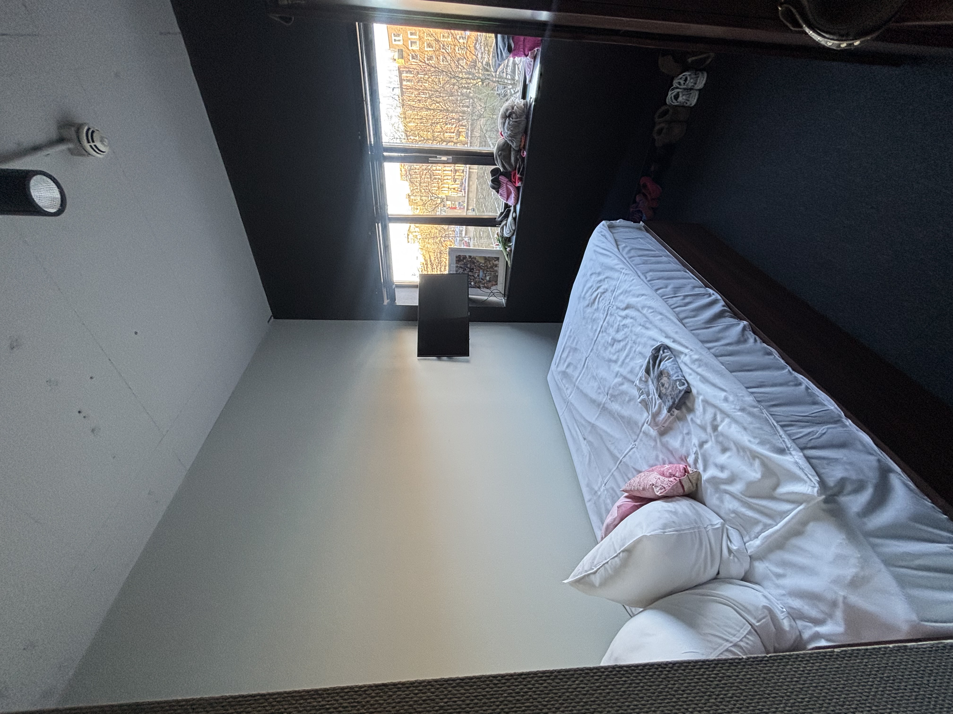 Student room near center!