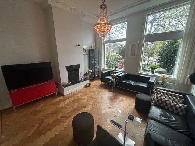 Private Room in Beautiful Canal House