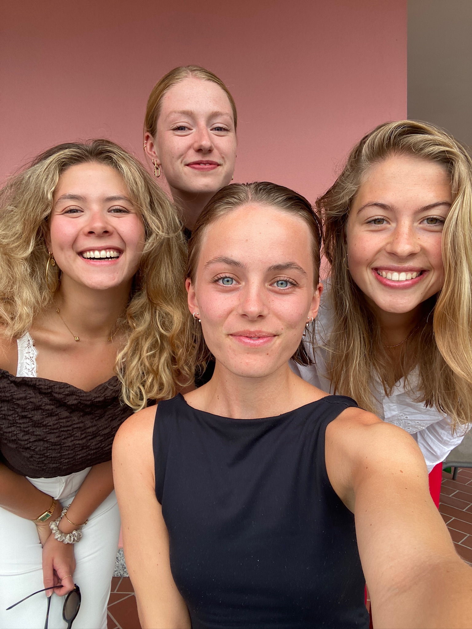 Nieuwe vrouwelijke huisgenoot gezocht!