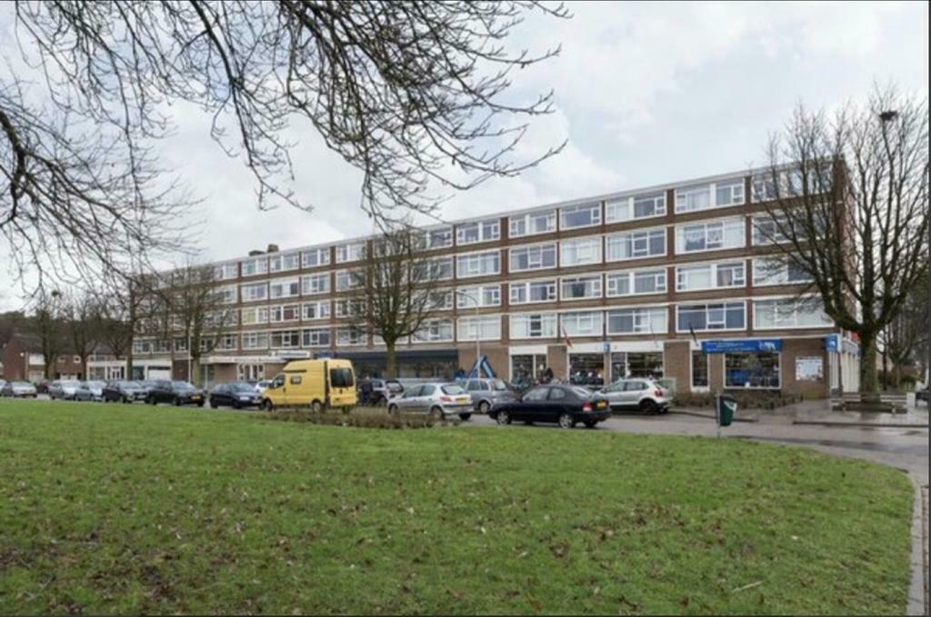 Twee ruime kamers (21 + 12m2) naast Radboud