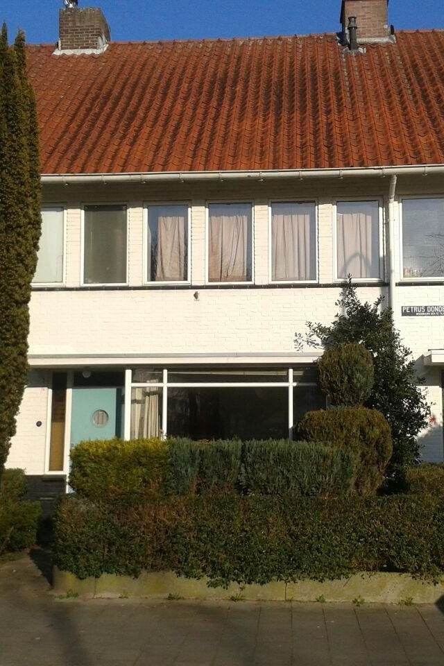 Ruime kamer in rustige buurt nabij centrum