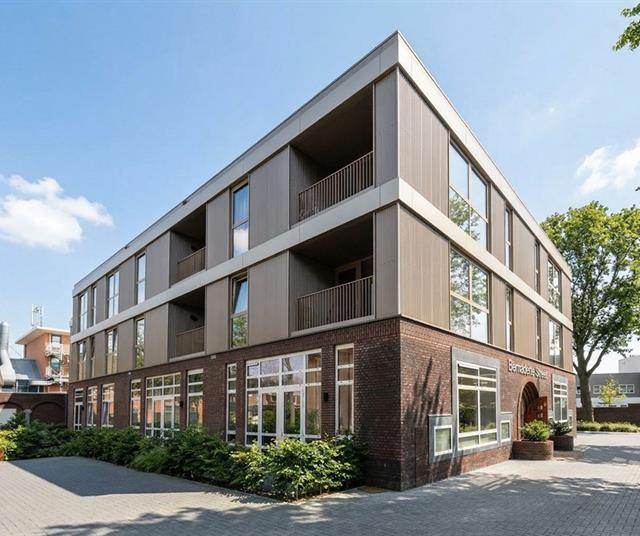 Spacious and stylish apartment (2023) with balcony